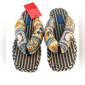 FARM Rio Puffy Flip Flop Sandals, Blue Palms Print, size 9